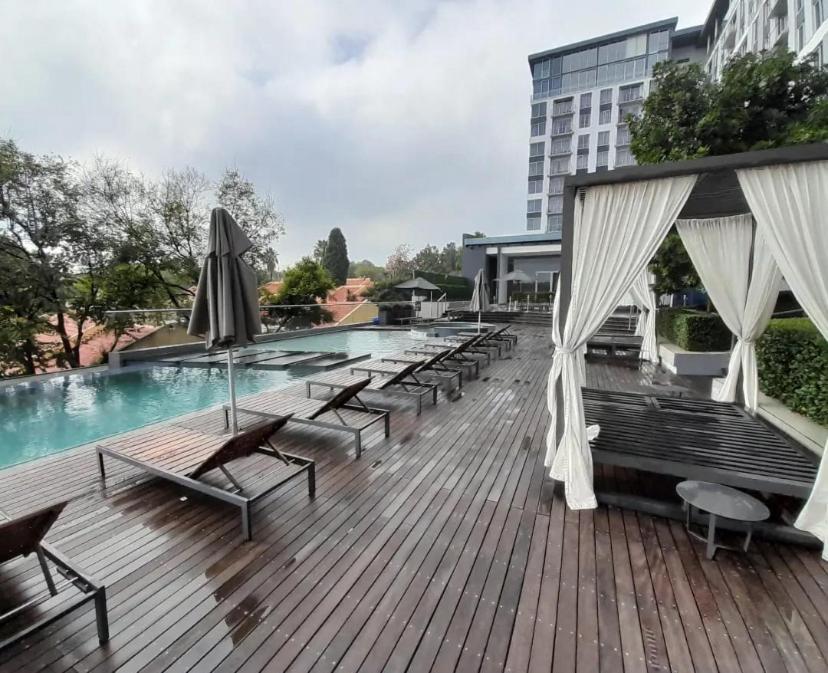 Hotel Apartment In Sandton Private Unit Johannesburg Buitenkant foto